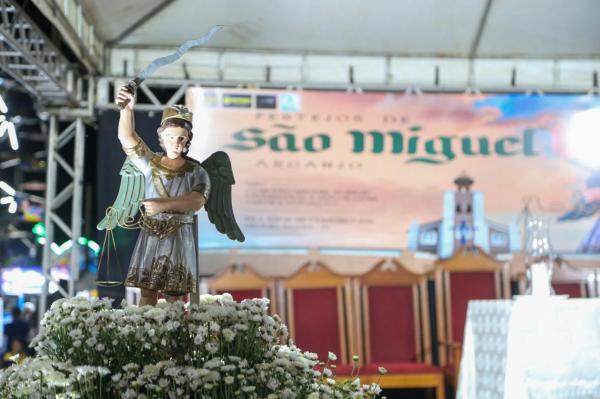  Ciro Nogueira participa do tradicional festejo de S&atilde;o Miguel Arcanjo(Imagem:Ascom)