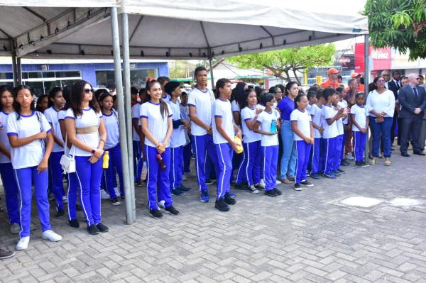 Vereadores participam da abertura da Semana da Pátria em Floriano.(Imagem:CMF)