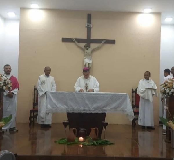 Fi&eacute;is da Igreja Cat&oacute;lica de Floriano e Bar&atilde;o de Graja&uacute; participam da Missa da Ceia do Senhor(Imagem:FlorianoNews)