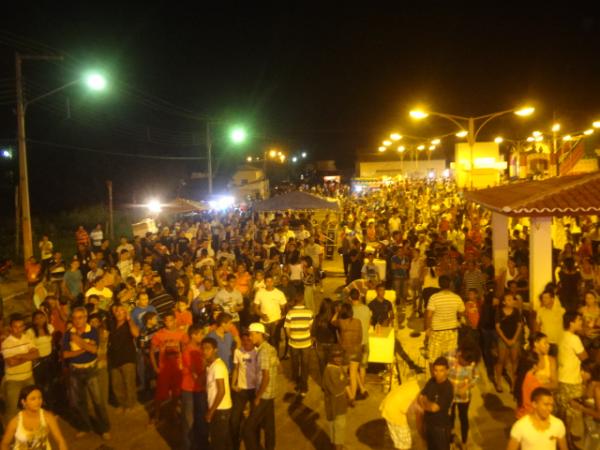 Multid&atilde;o prestigiou festa de posse do prefeito Gleydson Resende.(Imagem:FlorianoNews)