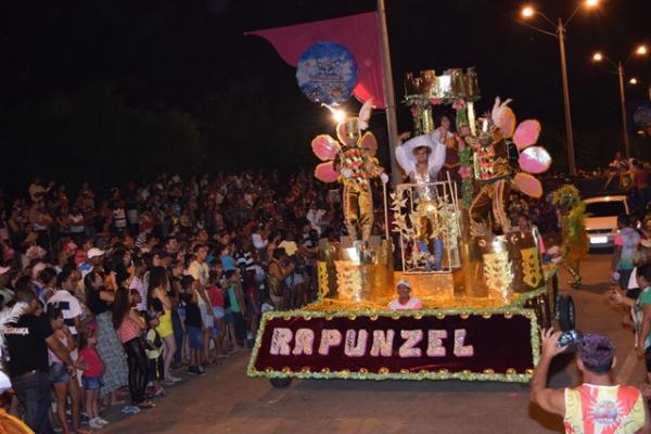 Escolas de Samba encerram com desfile o Carnaval dos Novos Sonhos de Floriano