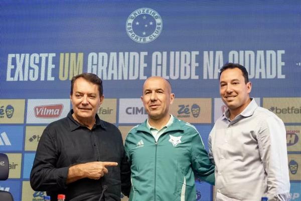 Pedro Louren&ccedil;o, Leonardo Jardim e Pedro J&uacute;nio, Cruzeiro.(Imagem: Fernando Moreno/AGIF)