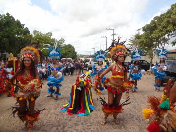 Roseana Sarney &eacute; recebida com festa em Bar&atilde;o de Graja&uacute;.(Imagem:FlorianoNews)