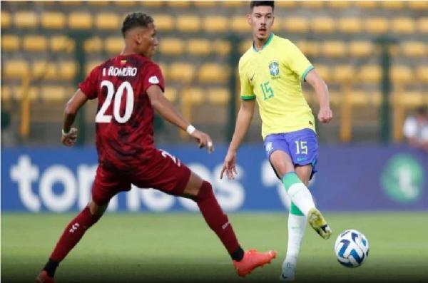 Brasil vence a Venezuela e se mantém na liderança