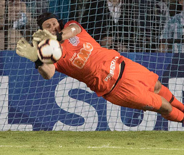Nos pênaltis, Corinthians se classifica na Sul-Americana