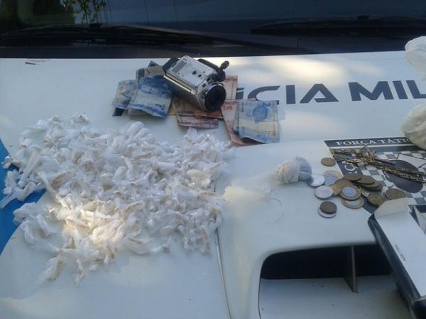 Mulher é presa com 240 pedras de crack e dinheiro após denúncia no PI