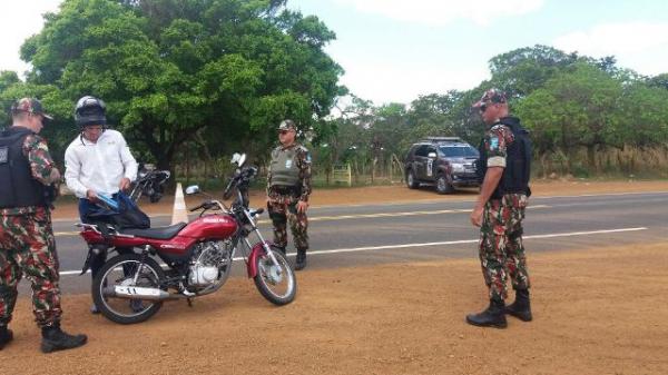 Patrulhamento Rural do 3&deg; BPM realiza blitz na Rodovia PI-140.(Imagem:3&deg; BPM)