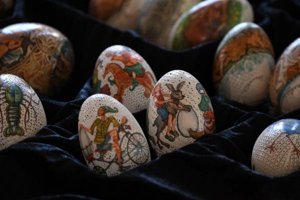 Pintura artística em ovos segue viva como tradição húngara na Páscoa
