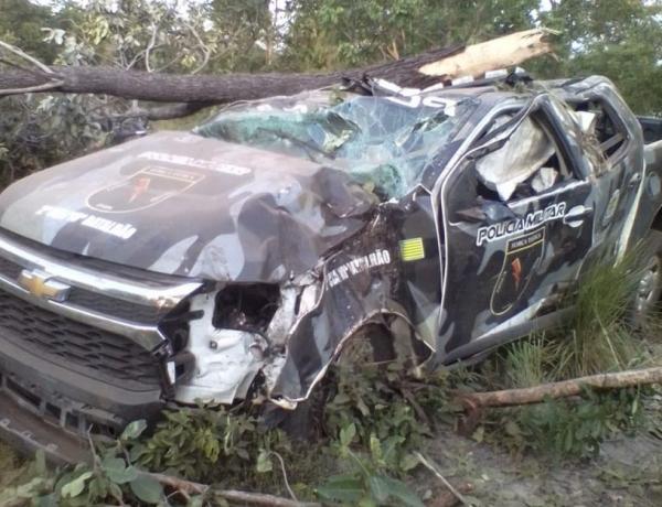 Policiais ficam feridos em acidente com viatura na BR-135, em Jerumenha, Sul do Piauí