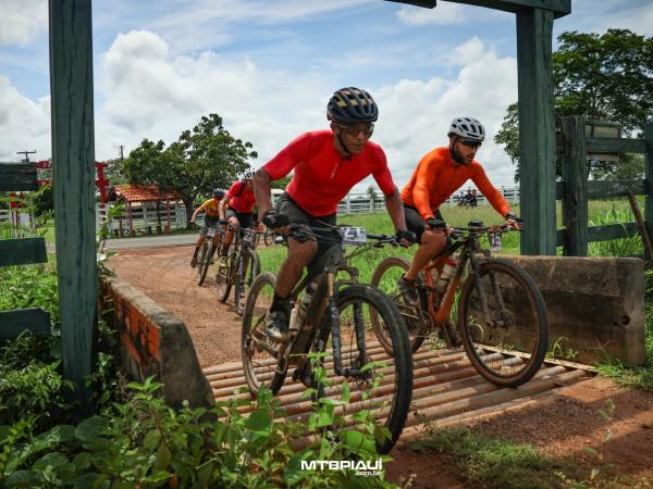Atletas desbravaram as belas trilhas no Desafio Jenipapo Bike, abertura do Piauiense de MTB.(Imagem:Divulgação)