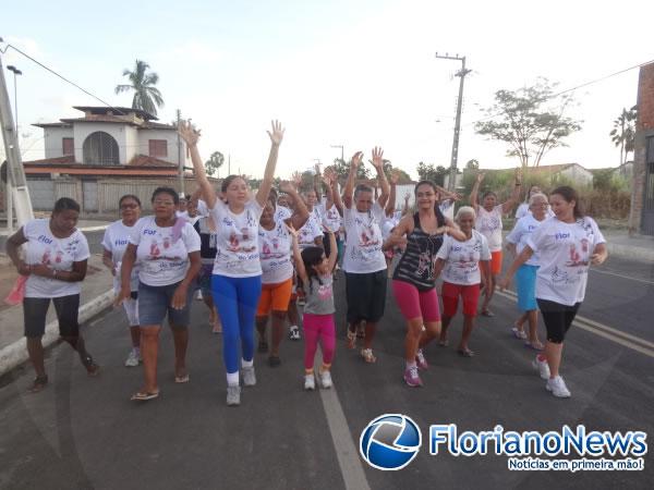  Caminhada da terceira idade &eacute; realizada em Bar&atilde;o de Graja&uacute;.(Imagem:FlorianoNews)