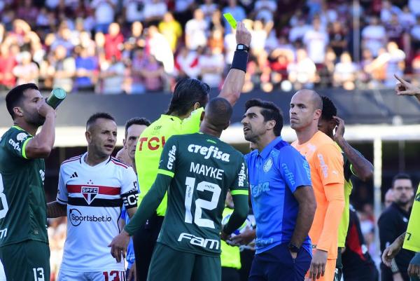 Abel admite "dois eus" em confusão com Calleri e se diz feliz no Palmeiras: "Onde me querem"