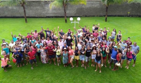 Colaboradores do Armazém Paraíba de Floriano ganham final de semana de lazer no litoral