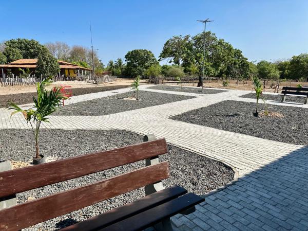 Comunidade na zona rural de Floriano ganha praça com recursos do OPA