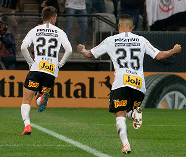 Corinthians supera Chape e avança na Copa do Brasil
