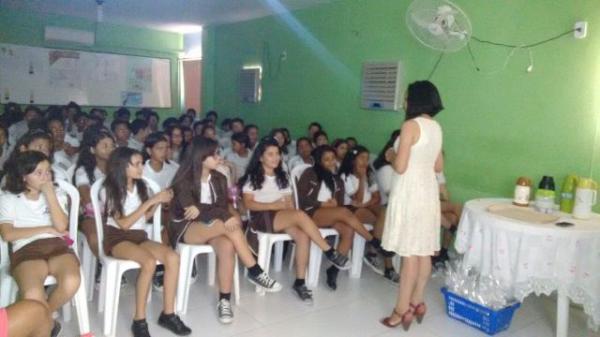Escola Pequeno Pr&iacute;ncipe realiza Palestra sobre alimenta&ccedil;&atilde;o saud&aacute;vel e ervas medicinais.(Imagem:EPP)