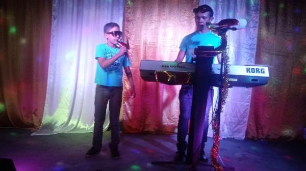 Festival de m&uacute;sica brega foi atra&ccedil;&atilde;o da noite de s&aacute;bado em Floriano. (Imagem:FlorianoNews)