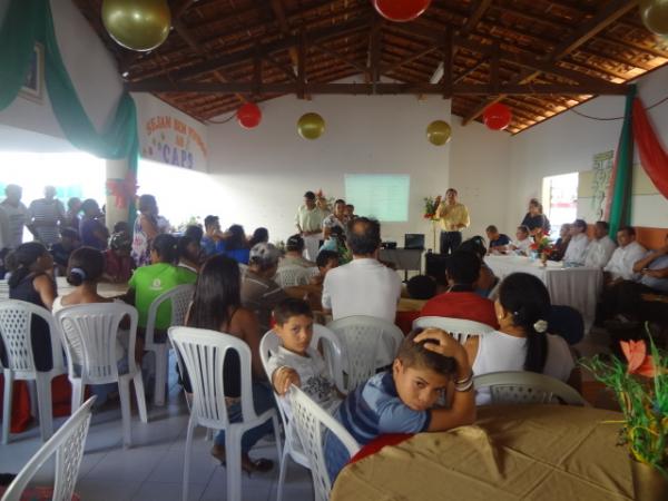 CAPS II realiza festa de Natal para usu&aacute;rios e familiares.(Imagem: FlorianoNews)