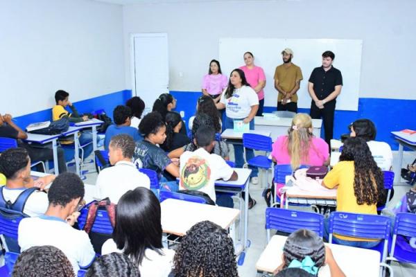 Ação do Selo UNICEF leva orientação sobre gravidez na adolescência e atualização vacinal à escola