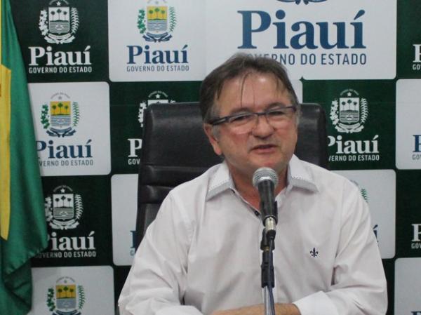 Secret&aacute;rio de governo anunciou nome da empresa que ir&aacute; administrar terminais.(Imagem:Catarina Costa/G1 PI)