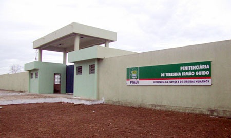Penitenciária Irmão Guido realiza casamento comunitário para internos da unidade