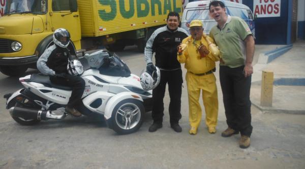 Grupo de amigos realizam turn&ecirc; com Can Am Spider e passam por Floriano.(Imagem:FlorianoNews)