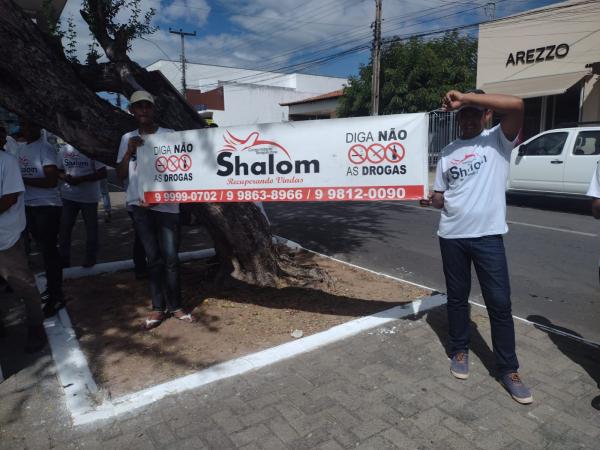Comunidade Terap&ecirc;utica Shalom, Recuperando Vidas, promove programa&ccedil;&atilde;o de combate &agrave;s drogas em Floriano.(Imagem:FlorianoNews)
