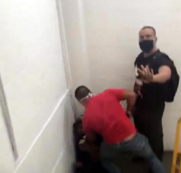 Polícia Civil identifica agressores de jovem negro em shopping como dois PMs