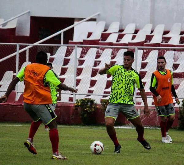 Treino do 4 de Julho(Imagem:S&aacute;vio Ryan/4 de Julho)