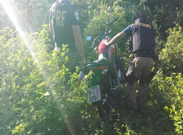 PRF prende assaltante e recupera duas motos roubadas numa s&oacute; a&ccedil;&atilde;o.(Imagem:NUCOM/PRF/PI)