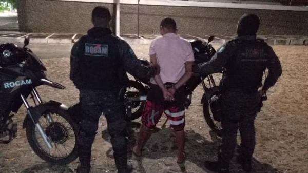 Homem preso por se masturbar na frente de bebê e adolescente durante serviço no PI é solto