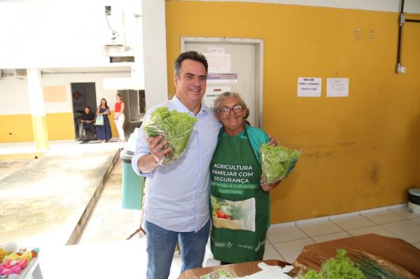  Ciro percorre ruas do Centro, tem contato com populares e almo&ccedil;a no Restaurante Popular(Imagem:Divulga&ccedil;&atilde;o)