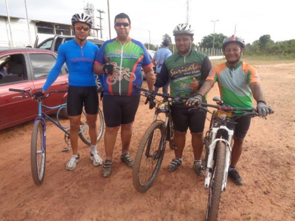 Ca&ccedil;adores de aventuras participam de trilh&atilde;o em Floriano.(Imagem:FlorianoNews)