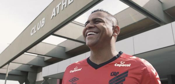 Athletico oficializa a contratação do atacante Walter: ´Abrimos as portas para um velho conhecido´