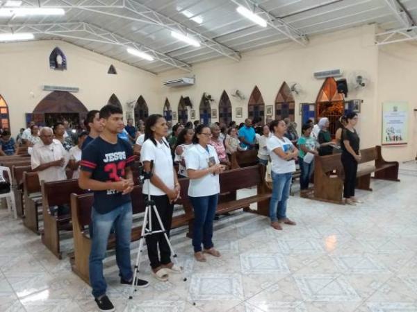 Prociss&atilde;o e missa marcam abertura dos festejos de S&atilde;o Raimundo Nonato em Floriano.(Imagem:FlorianoNews)