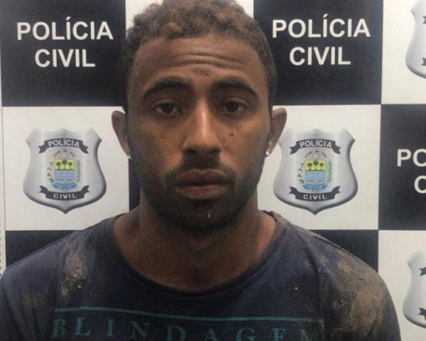 Alex Santana &eacute; suspeito de praticar o crime na companhia de um comparsa que est&aacute; foragido.(Imagem:Pol&iacute;cia Civil)