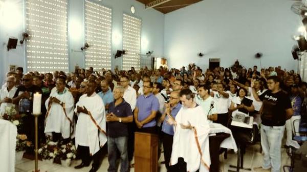 Igreja católica realiza missa de ação de graças em homenagem ao Dia dos Pais