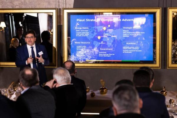 Raafel Fonteles apresentando as potencialidades do Piau&iacute; para empres&aacute;rios da Est&ocirc;nia.(Imagem:Oleg Hartsenko)