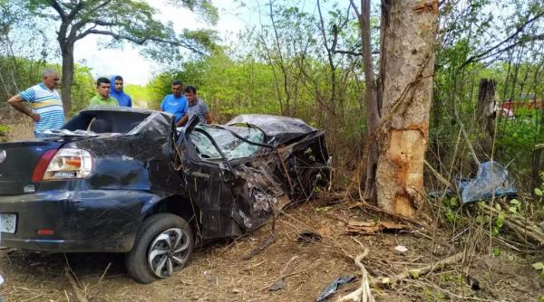 Professor morre após desviar de animal e colidir com árvore na PI-115