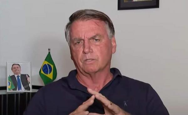 Perícia em pen drive apreendido em banheiro de Bolsonaro é concluída