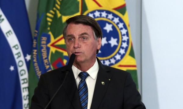 Vacinação "não é uma questão de Justiça", mas de saúde, diz Bolsonaro