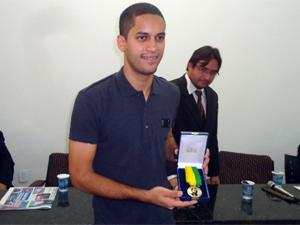 Jogador Rômulo é homenageado pela Câmara Municipal de Picos
