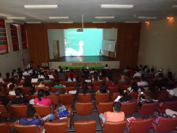 Professores de matem&aacute;tica participam de curso de aperfei&ccedil;oamento.(Imagem:FlorianoNews)