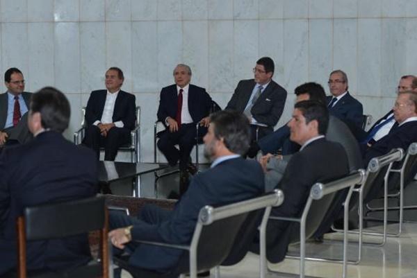 Michel Temer se reúne com Joaquim Levy para tratar ajuste fiscal e terceirização