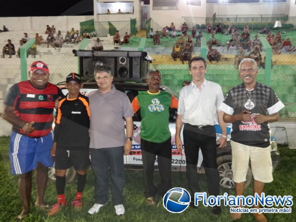 Partida solid&aacute;ria em prol do ex-jogador Carlos Silva atendeu expectativas.(Imagem:FlorianoNews)