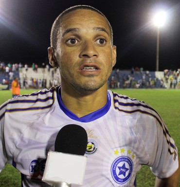Batista confirma acerto com Lecão, ex-Colo Colo-BA; Capela fica distante