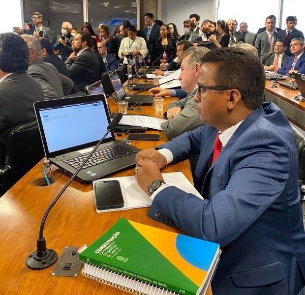 Deputado Dr. Francisco Costa participa de reunião para discutir melhorias no Bolsa Família