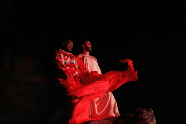 Segundo a organiza&ccedil;&atilde;o, nas duas noites de apresenta&ccedil;&atilde;o, cerca de 12 mil pessoas passaram pelo Teatro Cidade Cenogr&aacute;fica(Imagem:Francisco Gondim/Grupo Escalet)