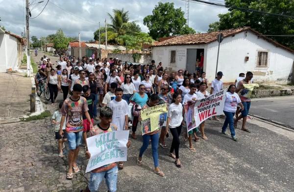 Familiares protestam ap&oacute;s pris&atilde;o de jovem negro no Piau&iacute;.(Imagem:Arquivo Pessoal)