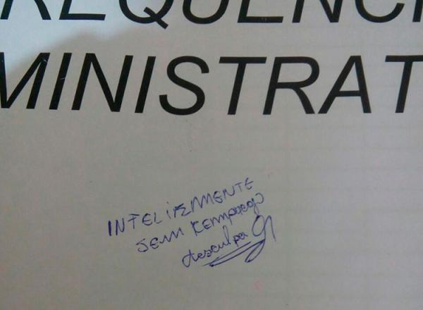 Escola é arrombada e bandidos deixam bilhete: "sem emprego, desculpa"